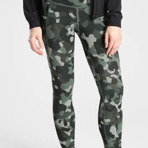 Athleta Lightening Green Camo 7/8 Tight- size S